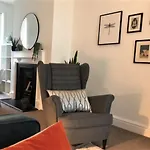 Perfectly Located 4 Storey Townhouse With 2 Parking Spaces In Central Harrogate