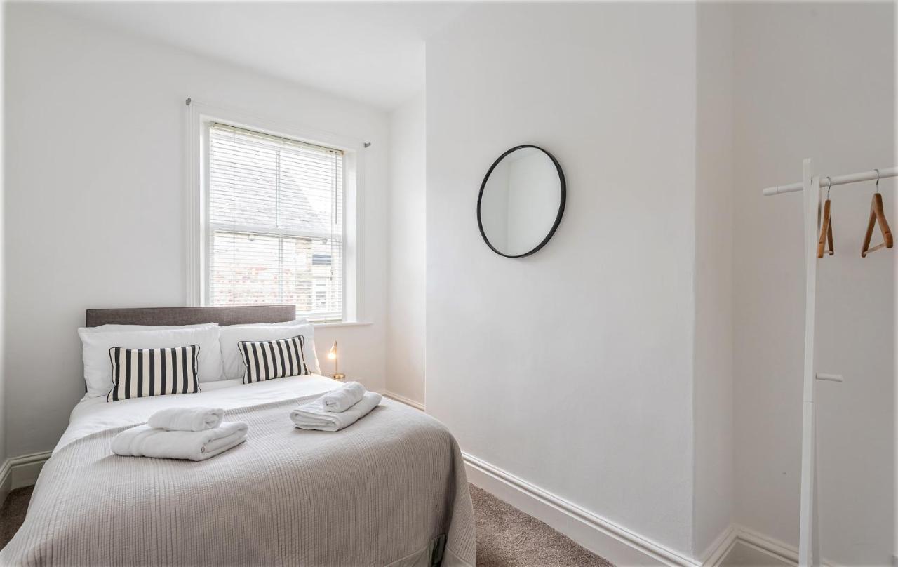 Holiday home Perfectly Located 4 Storey Townhouse With 2 Parking Spaces In Harrogate